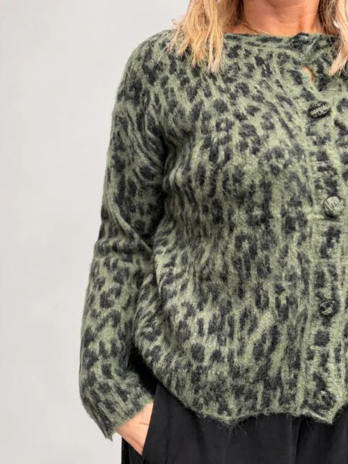 Sweter Panterka zapinany na guziki