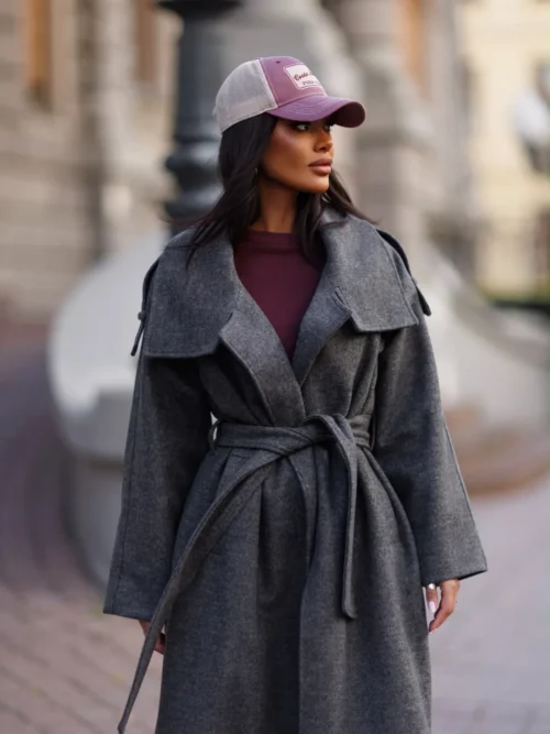 Płaszcz damski ME GUSTA z wełną Długi płaszcz wiązany ME GUSTA Elegancki płaszcz damski z paskiem Płaszcz ME GUSTA rozmiar uniwersalny Długi płaszcz damski polska produkcja Płaszcz damski z szerokim kołnierzem Płaszcz jesienny ME GUSTA z wełną
