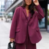 Marynarka damska ME GUSTA Marynarka oversize ME GUSTA Elegancka marynarka damska polska produkcja Marynarka damska rozmiar uniwersalny Wydłużona marynarka ME GUSTA Marynarka garniturowa damska ME GUSTA Marynarka damska z klapami i kieszeniami